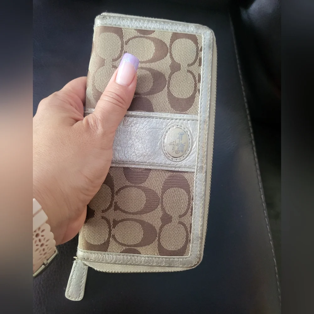 **SOLD**Coach signature zip around Wallet - Picture 7 of 9